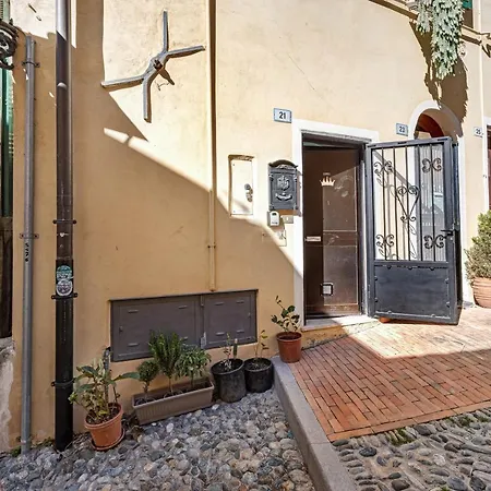 Domus Regina Elena 度假居 *